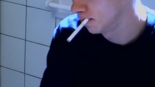 Голая сука курит сигарету (15 фото эротики)